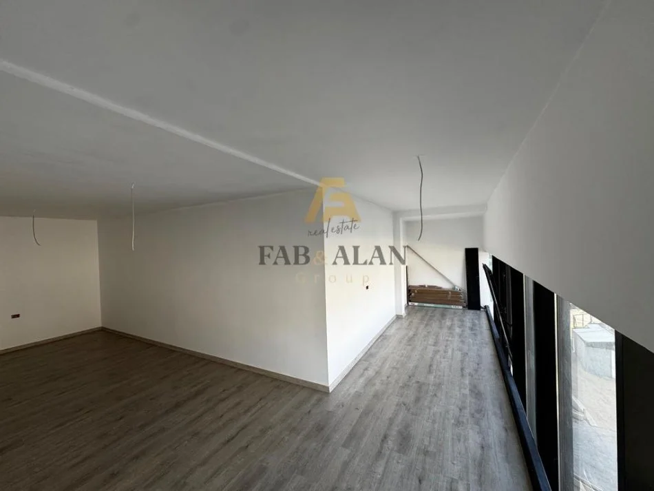 Tirane, shitet apartament duplex Dublex , 150 m² 187.500 € (Komisariati nr 4)