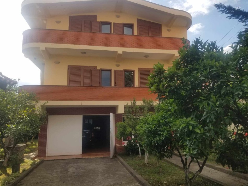 Tirane, shitet Vile 3 Katshe Kati 3, 550 m² 429.000 € (Fresku)