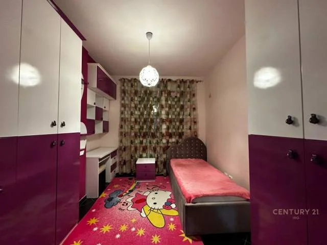 Tirane, jepet me qera 107 m² 750 Euro