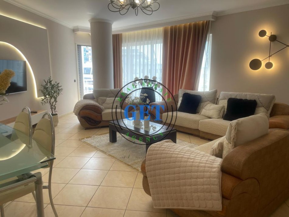 Durres, jepet me qera apartament 2+1+Ballkon Kati 6, 140 m² 1.200 € (Qender)