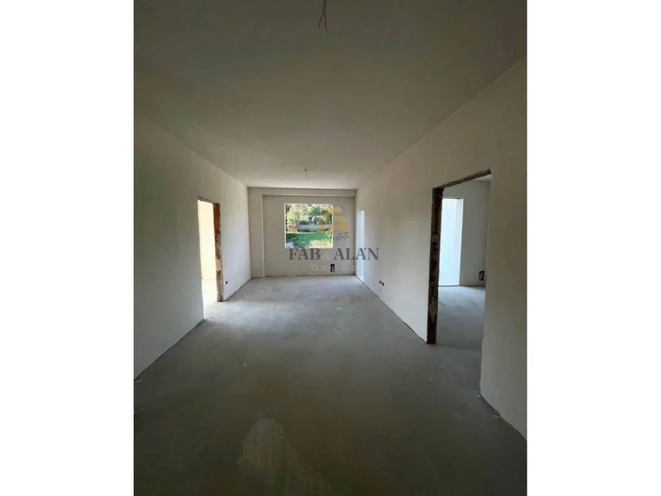 Tirane, shitet apartament 2+1+2 Kati 1, 95 m² 99.000 € (Paskuqan)