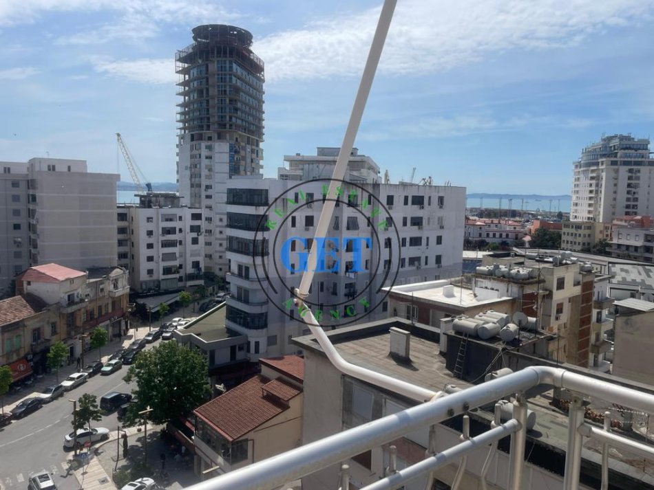 Durres, jepet me qera apartament 2+1+Ballkon Kati 6, 140 m² 1.200 € (Qender)