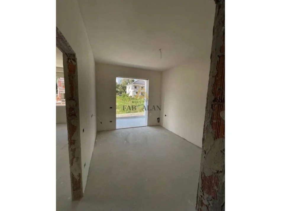 Tirane, shitet apartament 2+1+2 Kati 1, 95 m² 99.000 € (Paskuqan)