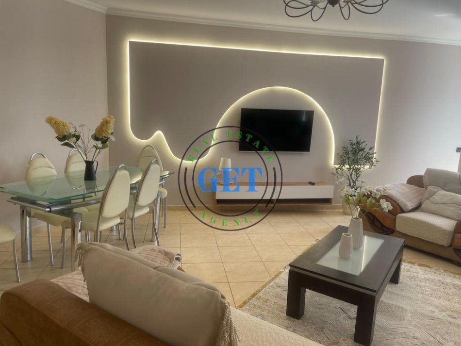 Durres, jepet me qera apartament 2+1+Ballkon Kati 6, 140 m² 1.200 € (Qender)