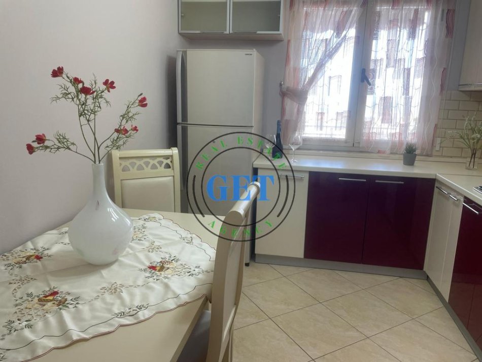 Durres, jepet me qera apartament 2+1+Ballkon Kati 6, 140 m² 1.200 € (Qender)