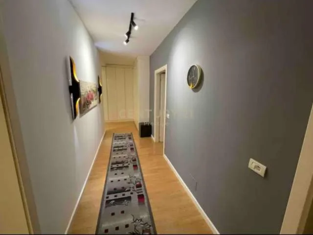 Tirane, jepet me qera apartament 3+1 Kati 2, 850 Euro (KOMUNA E PARISIT)