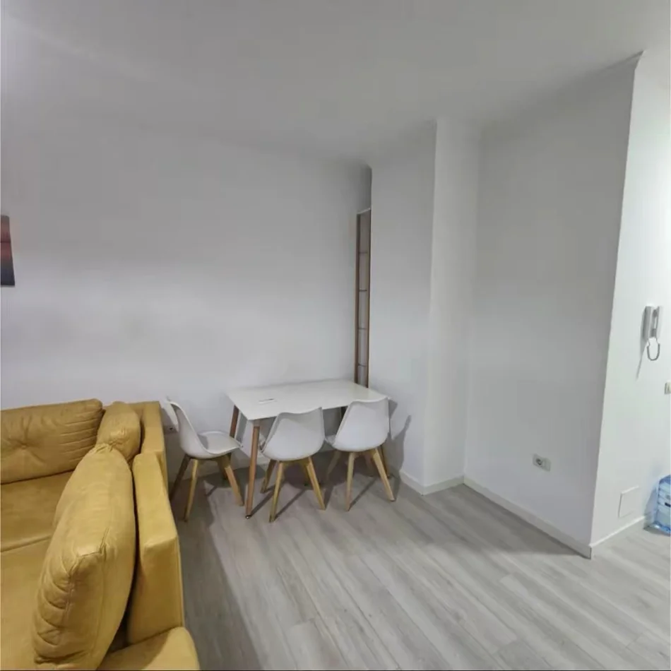Shqiperi, jepet me qera apartament 1+1 Kati 9, (Prane Fakultetit te Shkencave)