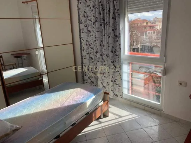 Tirane, jepet me qera apartament 2+1+BLK Kati 4, 100 m² 550 Euro (ish Stacioni i trenit)