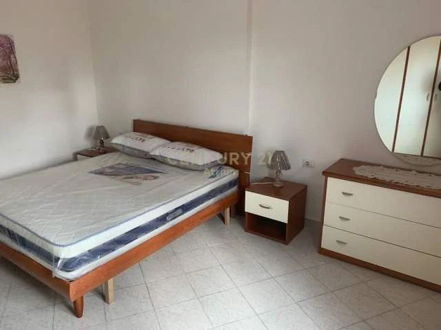 Tirane, jepet me qera apartament 2+1+BLK Kati 4, 100 m² 550 Euro (ish Stacioni i trenit)