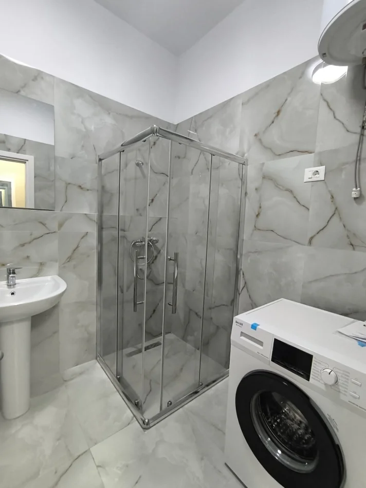 Tirane, jepet me qera apartament 1+1+Ballkon Kati 6, 78 m² 600 € (Aura rezidence)