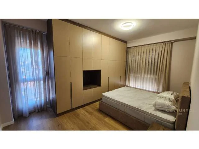 Tirane, jepet me qera apartament 2+1+BLK Kati 7, 107 m² 650 Euro (ish Fusha e Aviacionit)