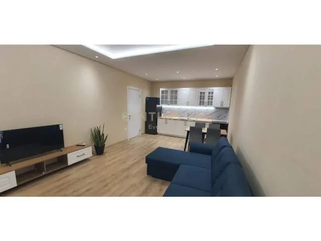 Tirane, jepet me qera apartament 1+1+BLK Kati 9, 64 m² 550 Euro (Farmacia 10, Kompleksi Arlis)