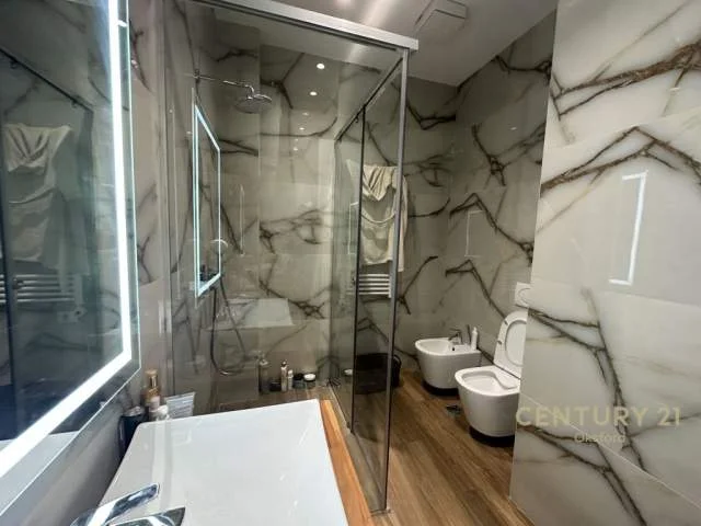 Tirane, jepet me qera apartament 73 m² 750 Euro (rruga e kavajes)