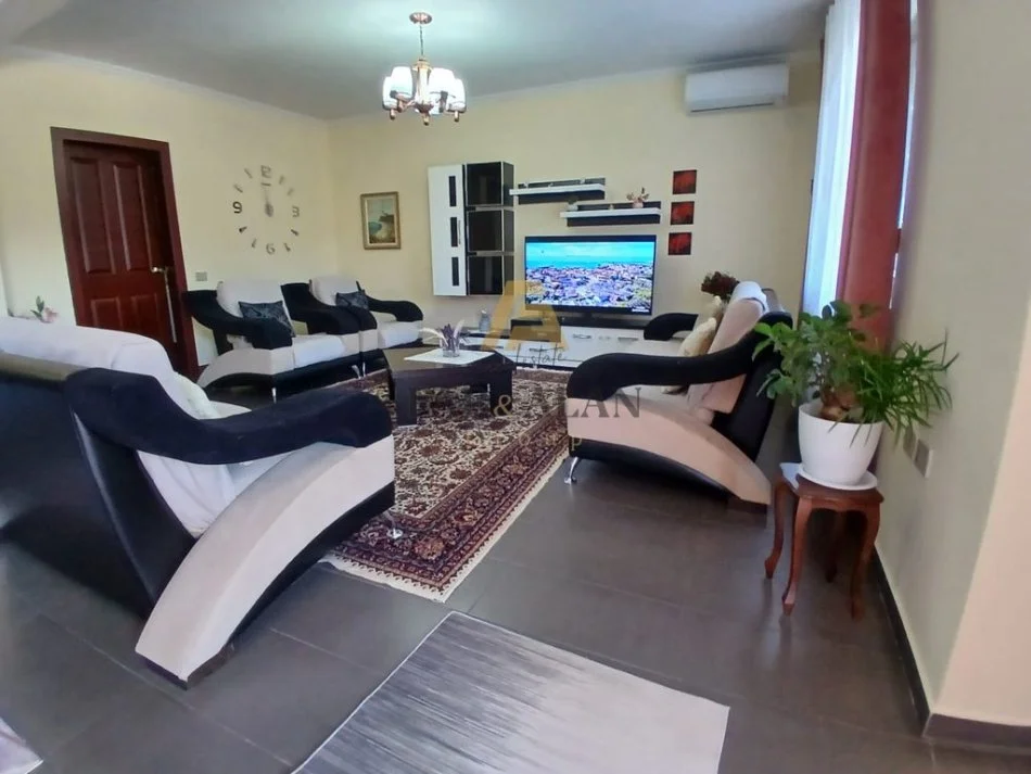 Tirane, jepet me qera apartament 2+1 Kati 2, 110 m² 550 € (Siri Kodra)