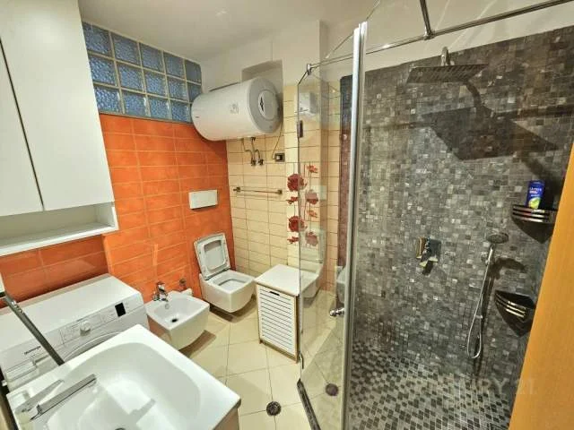 Tirane, jepet me qera apartament 2+1+BLK Kati 2, 80 m² 600 Euro (Fortuzi)