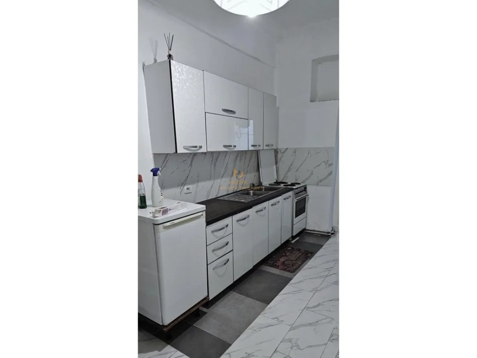 Tirane, jepet me qera apartament 1+1 Kati 1, 60 m² 400 € (myslym shyri)