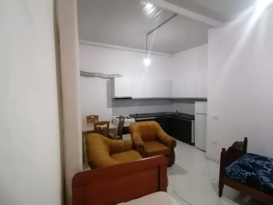 Tirane, jepet me qera apartament 1+1 Kati 2, 70 m² 300 € (Qytet Studenti)