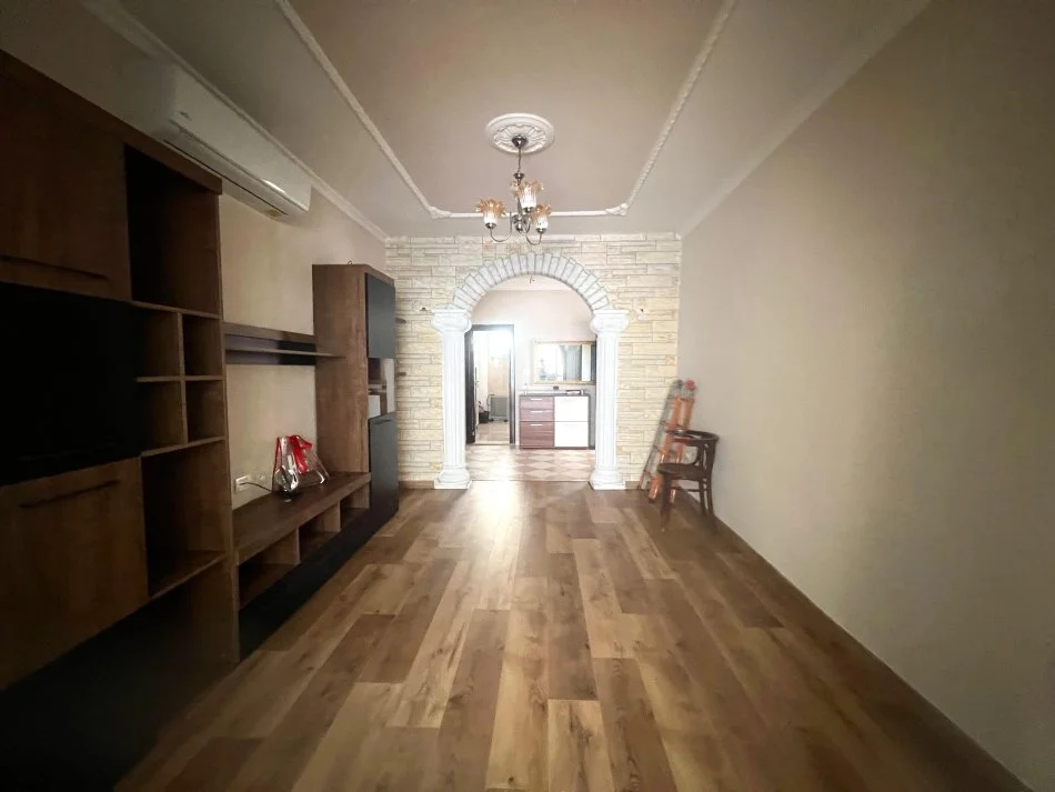 Tirane, shitet apartament 4+1+Ballkon Kati 2, 110 m² 250.000 € (Rruga Margarita Tutulani)