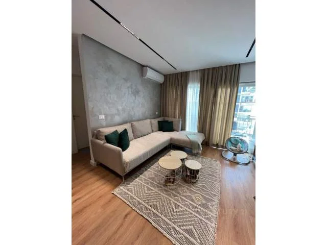 Tirane, jepet me qera apartament 2+1 82 m² 700 Euro