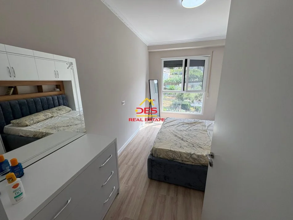 Vlore, jepet me qera apartament 1+1+Ballkon Kati 6, 70 m² 450 € (Rruga Murat Tërbaçi)