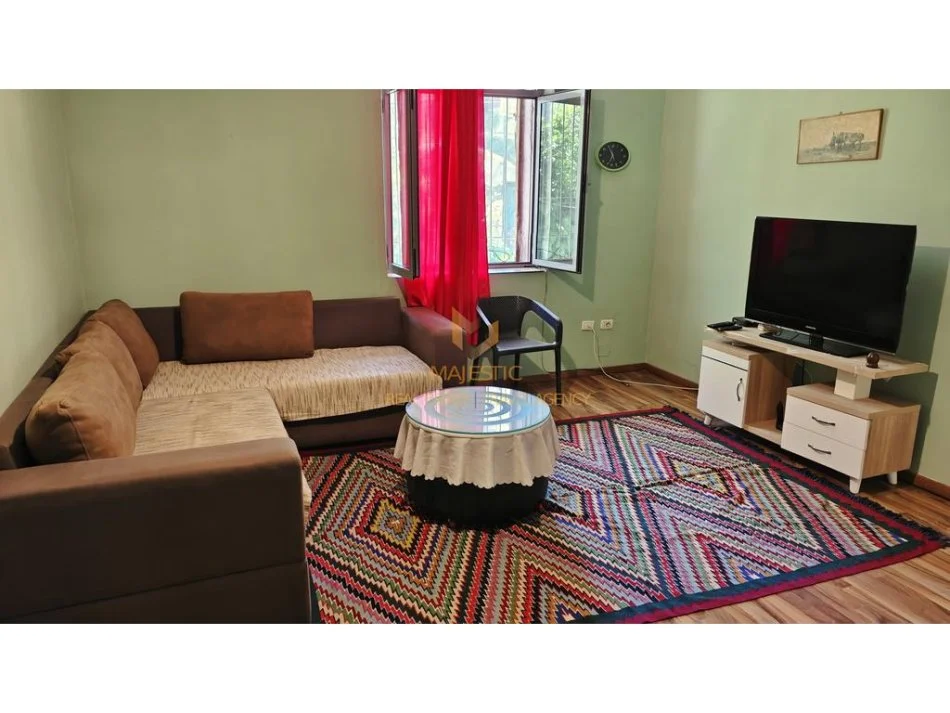 Tirane, jepet me qera apartament 1+1 Kati 1, 60 m² 400 € (myslym shyri)