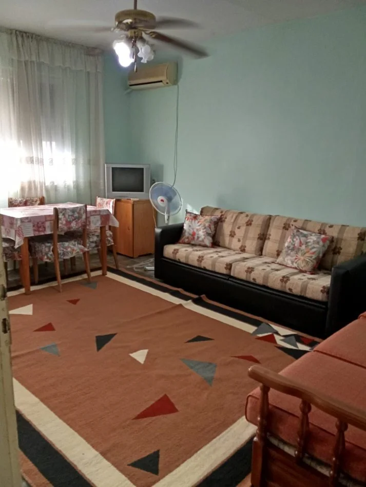 Tirane, jepet me qera apartament 1+1+Ballkon Kati 3, 88 m² 450 € 