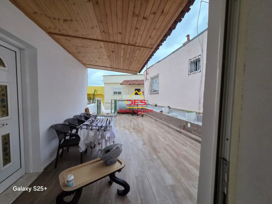 Vlore, jepet me qera apartament 1+1+Ballkon Kati 2, 70 m² 250 € (Rruga Demokracia)