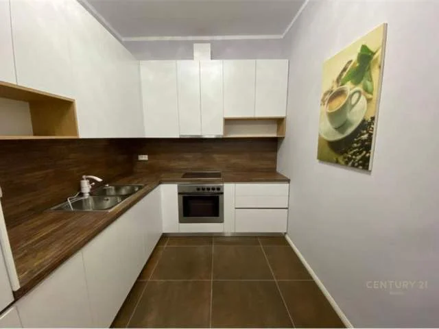 Tirane, jepet me qera 2+1+BLK 80 m² 600 Euro