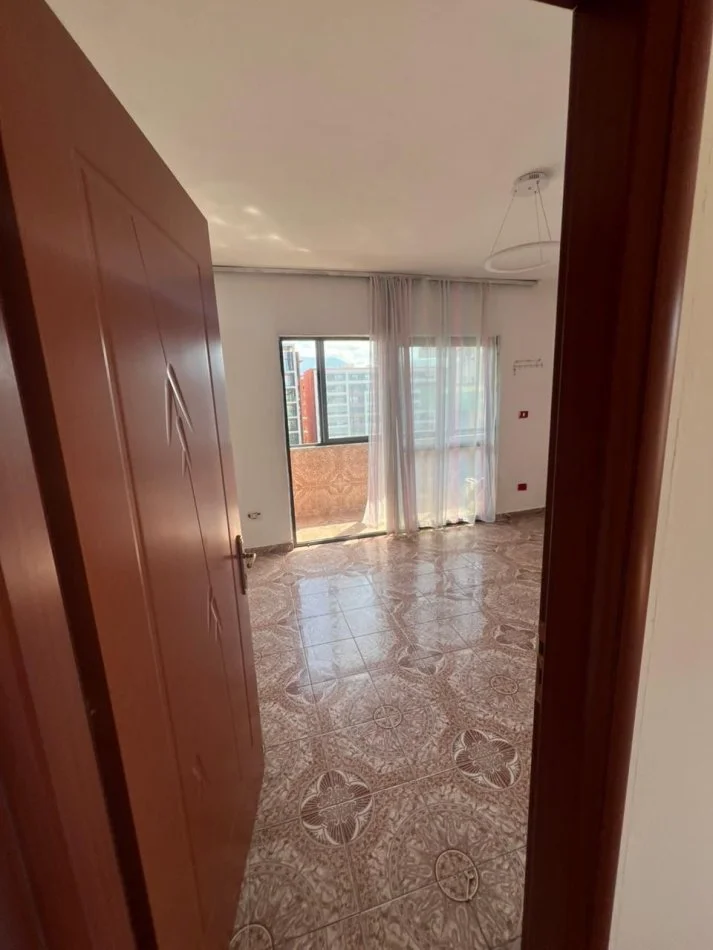 Tirane, jepet me qera apartament 1+1 Kati 8, 60 m² 350 € (Pallati me Shigjeta)