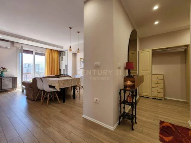 Tirane, jepet me qera apartament 104 m² 850 Euro (myslym shyre)