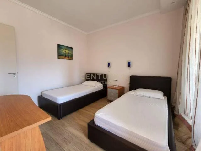 Tirane, jepet me qera apartament 104 m² 850 Euro (myslym shyre)