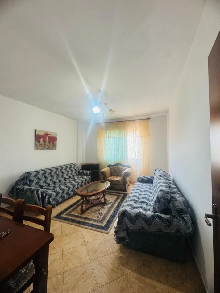 Tirane, jepet me qera apartament 1+1+Aneks Kati 5, 72 m² 450 € 