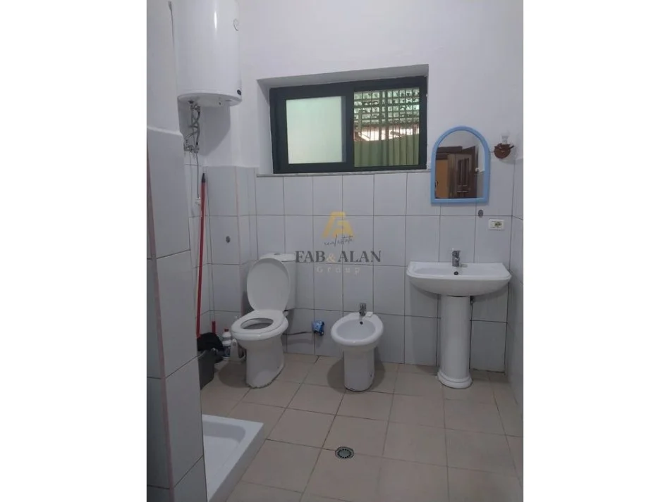 Tirane, shitet garsonier Kati 0, 68 m² 70.000 € (Shkolla e Bashkuar)