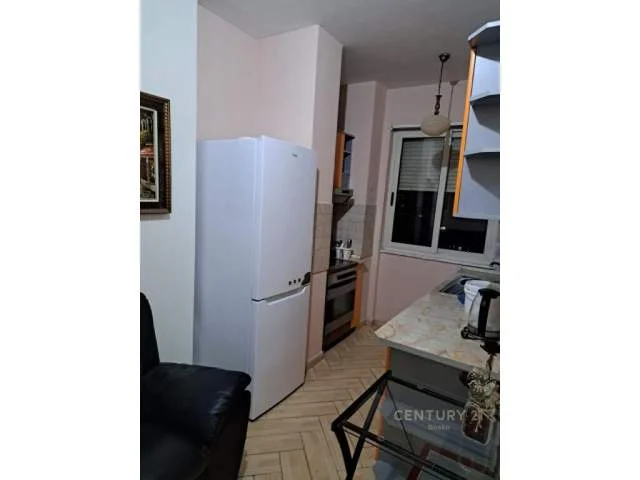 Tirane, jepet me qera apartament 2+1 Kati 5, 65 m² 450 Euro (Spitali Gjerman)