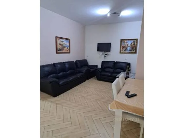 Tirane, jepet me qera apartament 2+1 Kati 5, 65 m² 450 Euro (Spitali Gjerman)