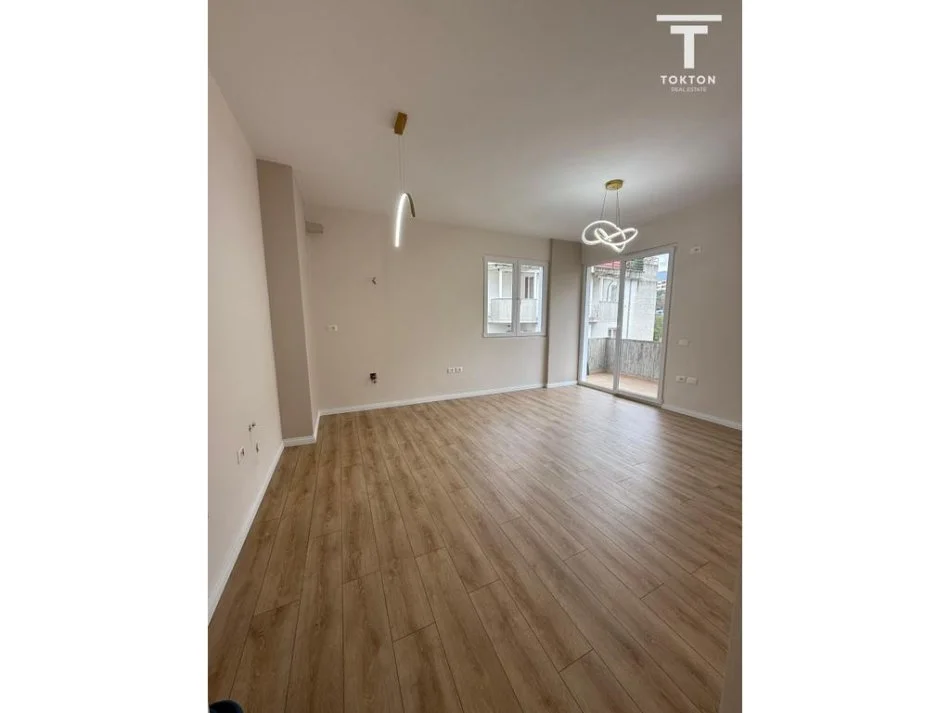 Tirane, shitet apartament 2+1 Kati 4, 100 m² 135.000 € (Rruga Muhamed Deliu)