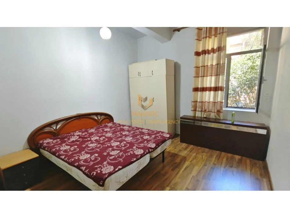 Tirane, jepet me qera apartament 1+1 Kati 1, 60 m² 400 € (myslym shyri)