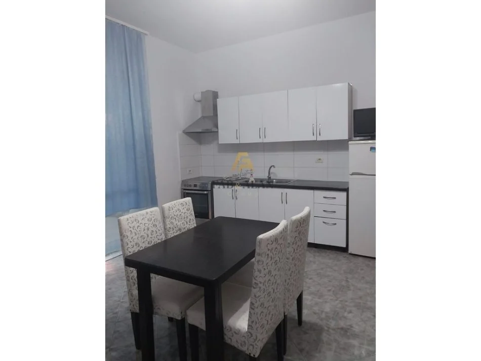 Tirane, shitet garsonier Kati 0, 68 m² 70.000 € (Shkolla e Bashkuar)