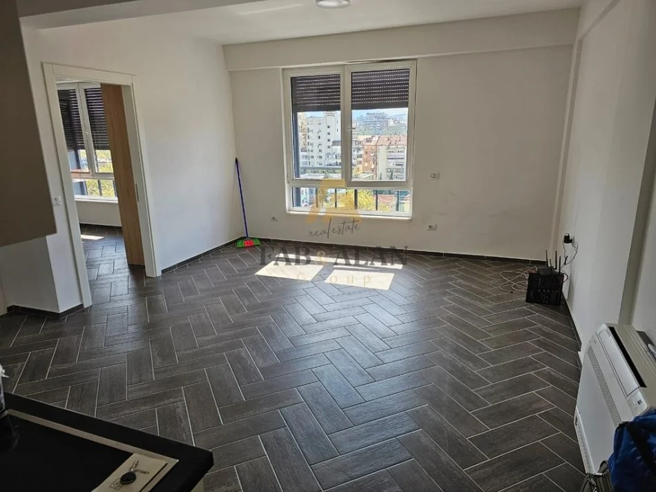 Tirane, jepet me qera zyre , 74 m² 1.000 € (Myslym Shyri)