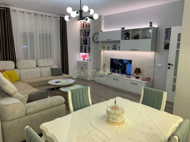 Tirane, jepet me qera apartament 2+1 Kati 3, 80 m² 650 Euro (Stacioni i Trenit)