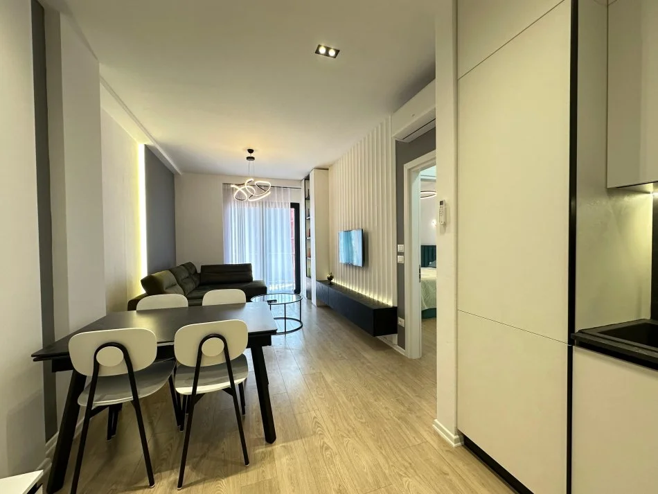 Tirane, jepet me qera apartament 1+1+Ballkon Kati 14, 68 m² 900 € 