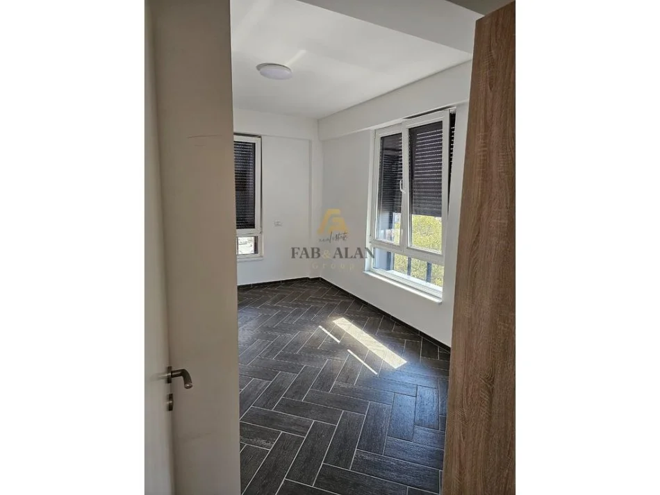 Tirane, jepet me qera zyre , 74 m² 1.000 € (Myslym Shyri)