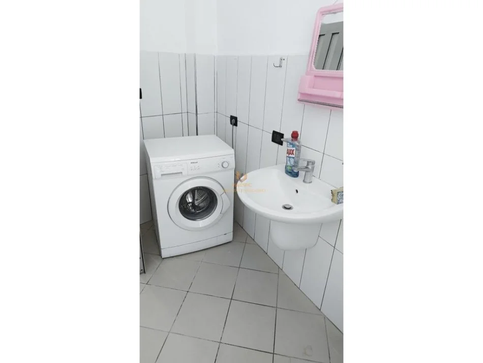 Tirane, jepet me qera apartament 1+1 Kati 1, 60 m² 400 € (myslym shyri)