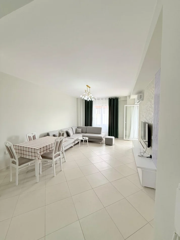 Vlore, jepet me qera apartament 1+1+Ballkon , 78 m² 350 € 