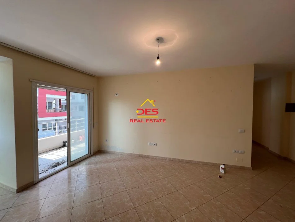 Vlore, shitet apartament 2+1+Ballkon Kati 4, 98 m² 117.600 € (Rruga Jeronim de Rada ,Vlorë)