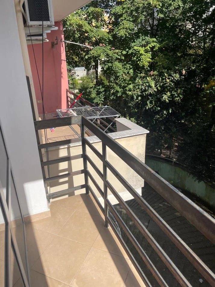 Tirane, jepet me qera apartament 2+1+2+2 SHKOLLA E KUQE,Kati 2, 102 m² 60.000 Leke