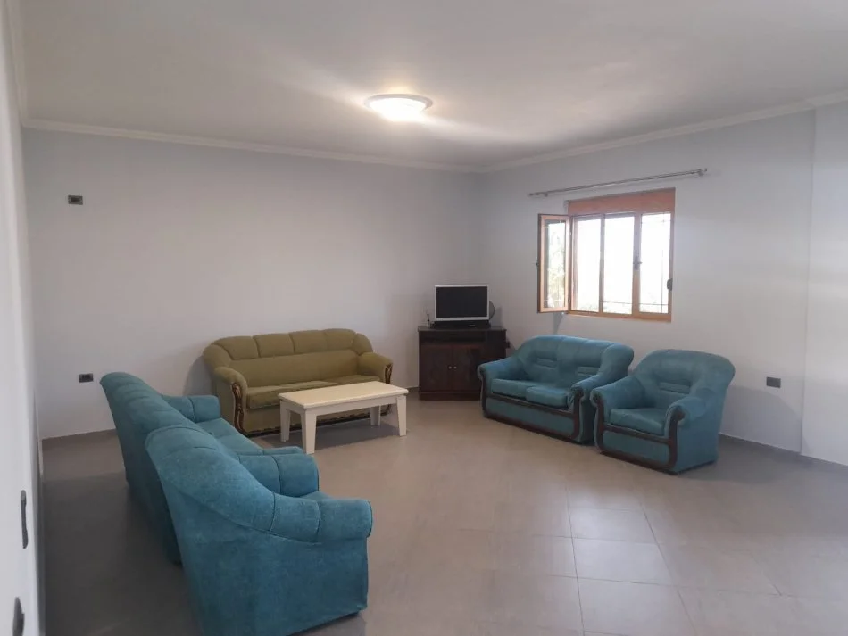 Tirane, jepet me qera Vile 3 Katshe Kati 0, 600 m² 1.700 €