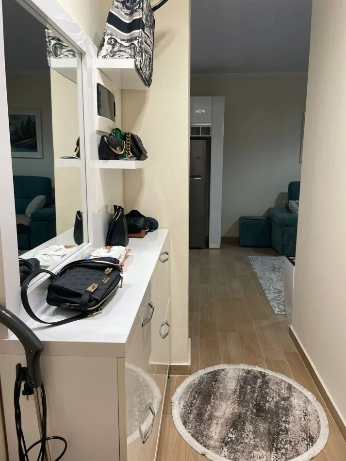 Tirane, jepet me qera apartament 1+1+Ballkon Kati 5, 650 € 