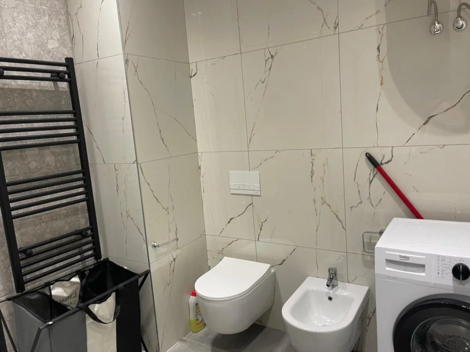 Tirane, jepet me qera 2+1+Ballkon Kati 2, 80 m² 750 € 