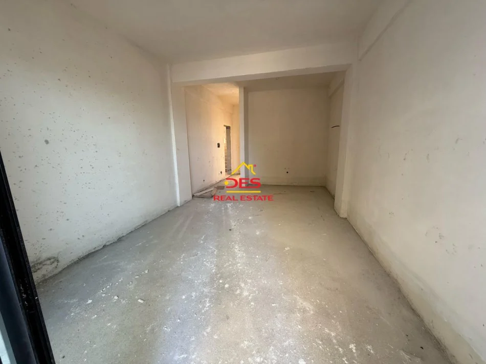 Vlore, shitet apartament 1+1+Ballkon Kati 1, 80 m² (Rruga Dhimitër Konomi)